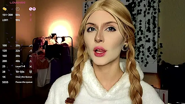 Emily  Mooree online show from November 14, 2025, 3:38 am