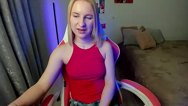 Snapshot of BeautyBlondy chatting on January 21, 2025, 9:24 am BeautyBlondy online show from January 21, 2025, 9:24 am