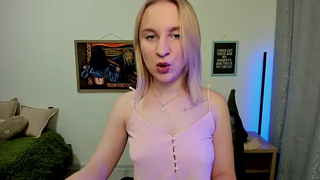 Snapshot of BeautyBlondy chatting on January 30, 2025, 8:10 pm BeautyBlondy online show from January 30, 2025, 8:10 pm