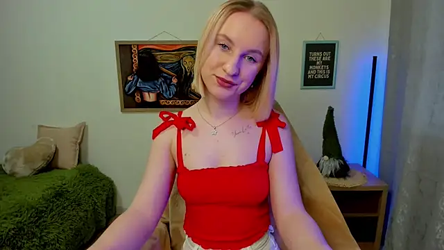 Snapshot of BeautyBlondy chatting on February 13, 2025, 1:37 pm BeautyBlondy online show from February 13, 2025, 1:37 pm