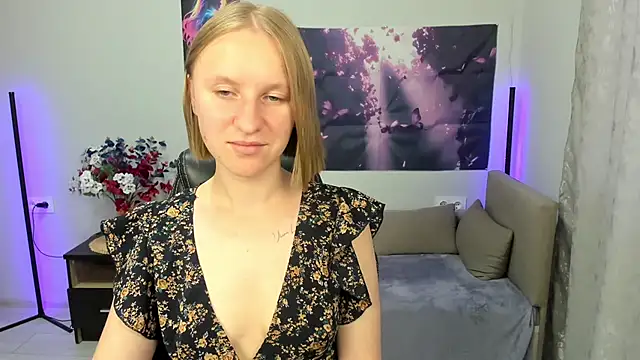 Snapshot of BeautyBlondy chatting on September 14, 2025, 12:26 pm BeautyBlondy online show from September 14, 2025, 12:26 pm