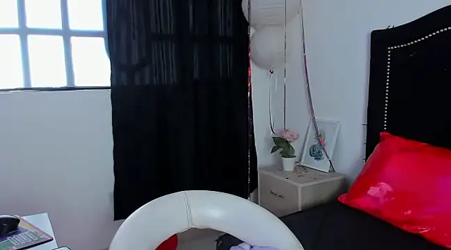 Cleo Hott online show from February 25, 2025, 2:11 pm