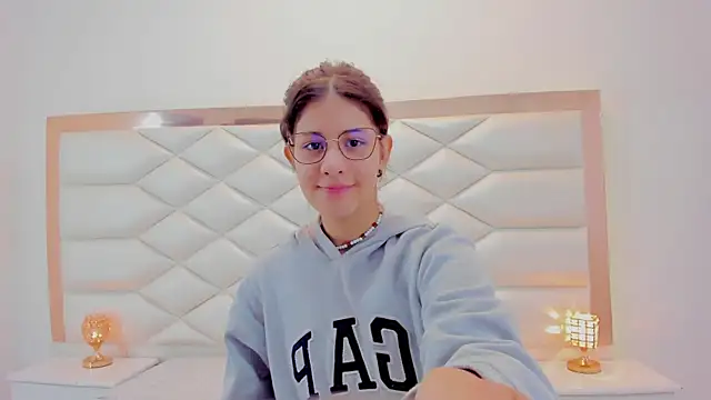 Snapshot of MiaQueen021 chatting on January 20, 2025, 12:18 pm MiaQueen021 online show from January 20, 2025, 12:18 pm