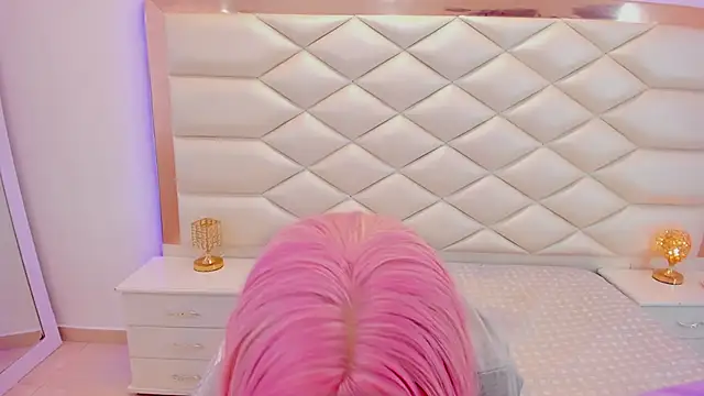 Snapshot of MiaQueen021 chatting on January 23, 2025, 12:41 pm MiaQueen021 online show from January 23, 2025, 12:41 pm