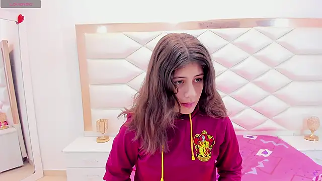 Snapshot of MiaQueen021 chatting on March 6, 2025, 12:30 pm MiaQueen021 online show from March 6, 2025, 12:30 pm