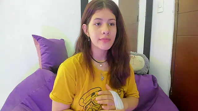 Snapshot of MiaQueen021 chatting on September 9, 2025, 2:49 pm MiaQueen021 online show from September 9, 2025, 2:49 pm