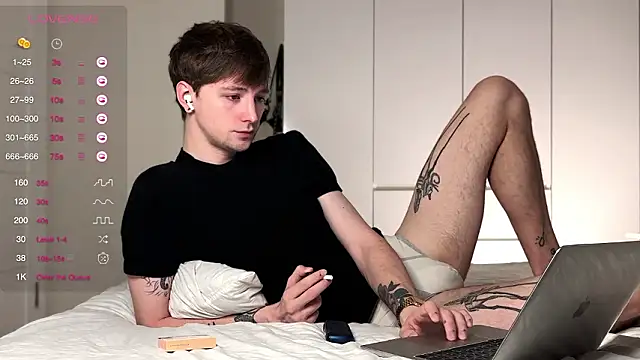 Snapshot of Calvin_Polanski chatting on February 12, 2026, 5:35 am Calvin Polanski online show from February 12, 2026, 5:35 am