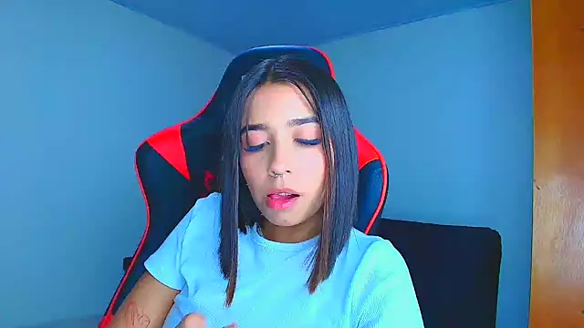 Snapshot of Rousse_violett chatting on November 25, 2025, 11:05 pm Rousse violett online show from November 25, 2025, 11:05 pm