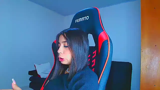 Snapshot of Rousse_violett chatting on December 1, 2025, 9:09 pm Rousse violett online show from December 1, 2025, 9:09 pm