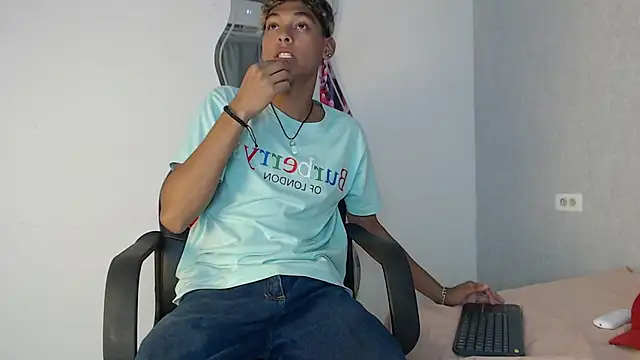 Snapshot of kyam_adams chatting on February 14, 2025, 7:23 pm kyam adams online show from February 14, 2025, 7:23 pm