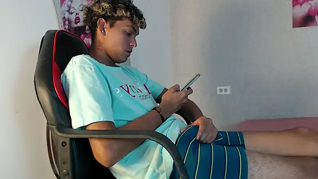 Snapshot of kyam_adams chatting on March 12, 2025, 7:49 pm kyam adams online show from March 12, 2025, 7:49 pm