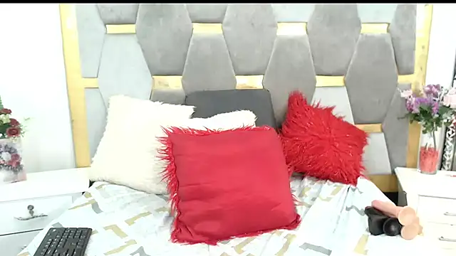 Snapshot of electrastunningx chatting on February 1, 2025, 2:45 pm electrastunningx online show from February 1, 2025, 2:45 pm