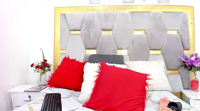 Snapshot of electrastunningx chatting on February 27, 2025, 1:49 pm electrastunningx online show from February 27, 2025, 1:49 pm