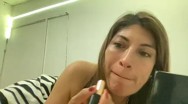 LunaBeya online show from March 19, 2025, 1:43 am