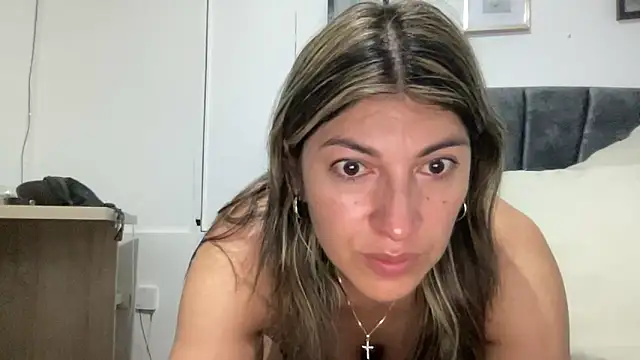 Snapshot of LunaBeya chatting on March 3, 2026, 11:27 am LunaBeya online show from March 3, 2026, 11:27 am