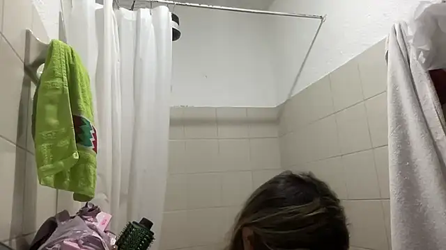 Snapshot of LunaBeya chatting on March 7, 2026, 12:35 pm LunaBeya online show from March 7, 2026, 12:35 pm