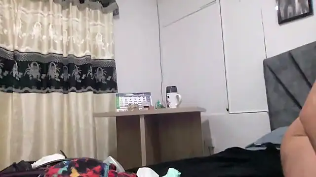 Snapshot of LunaBeya chatting on March 9, 2026, 2:21 pm LunaBeya online show from March 9, 2026, 2:21 pm