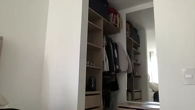 Snapshot of LunaBeya chatting on April 7, 2026, 1:11 pm LunaBeya online show from April 7, 2026, 1:11 pm