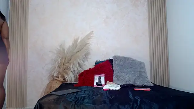 RAICHELLCOOPER1 online show from November 16, 2025, 2:00 pm