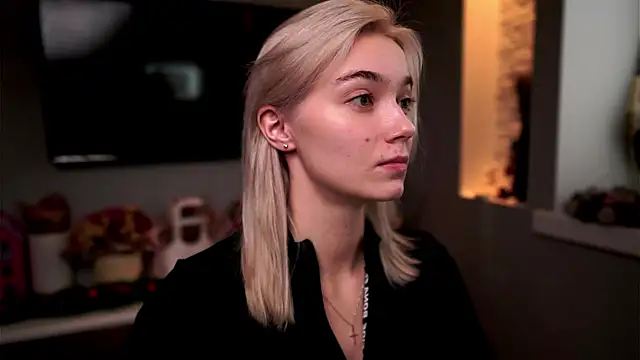 ileanacampbe online show from January 13, 2025, 7:00 am