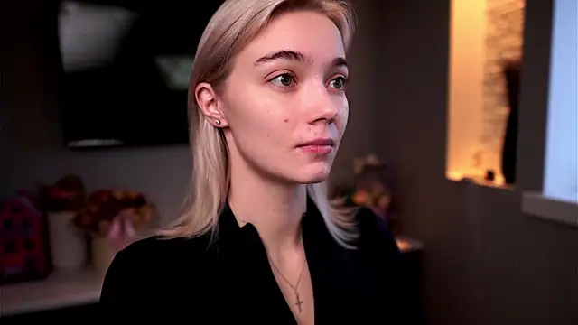 ileanacampbe online show from January 14, 2025, 5:08 am