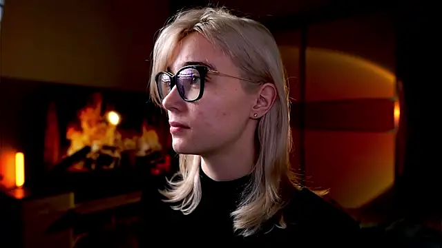 ileanacampbe online show from January 19, 2025, 5:26 am