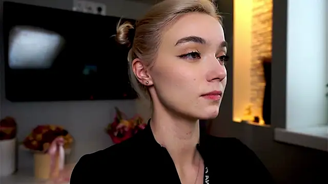 ileanacampbe online show from January 20, 2025, 8:52 am