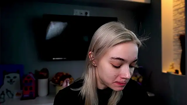 ileanacampbe online show from January 22, 2025, 5:48 am