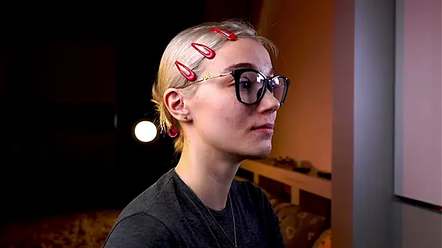 ileanacampbe online show from January 25, 2025, 6:45 am