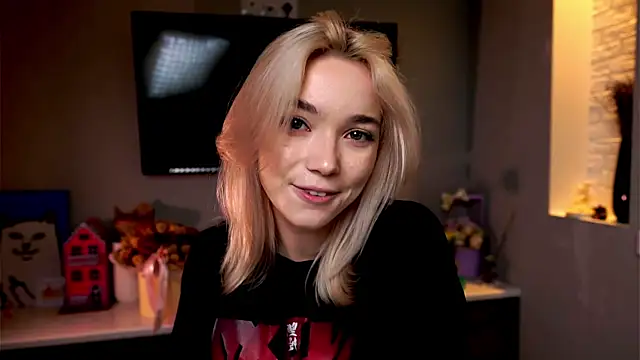 ileanacampbe online show from February 4, 2025, 4:48 am