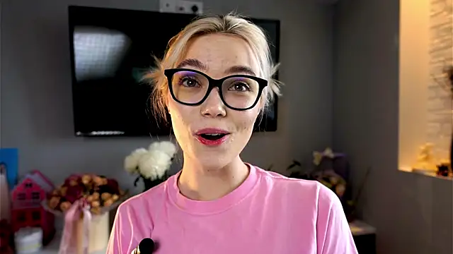 ileanacampbe online show from March 4, 2025, 6:26 am