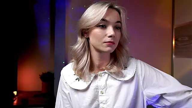 ileanacampbe online show from March 11, 2025, 5:49 am