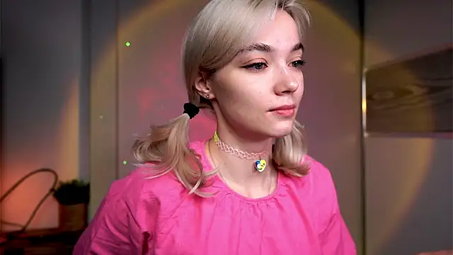 ileanacampbe online show from March 13, 2025, 4:16 am