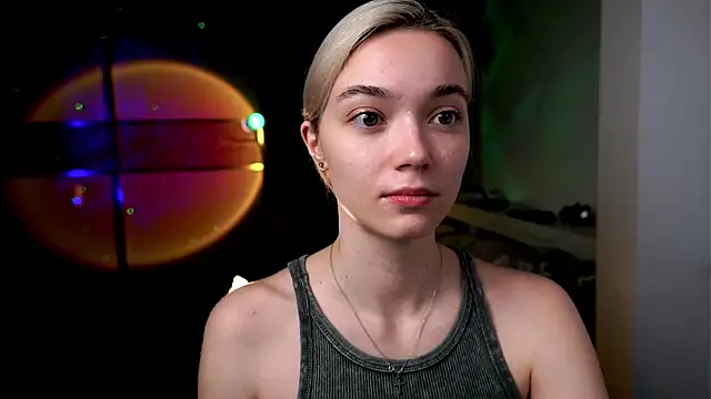 ileanacampbe online show from March 17, 2025, 4:40 am