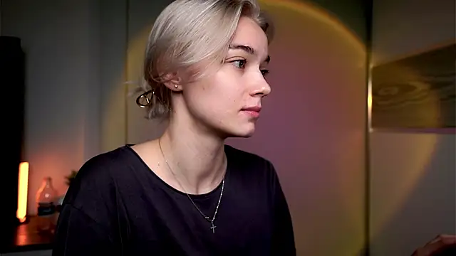 ileanacampbe online show from March 21, 2025, 4:17 am