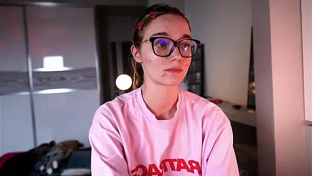 ileanacampbe online show from October 25, 2025, 7:27 am