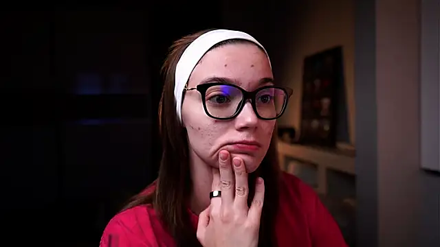 ileanacampbe online show from December 15, 2025, 4:39 am