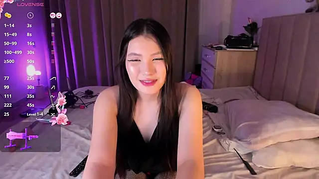 Snapshot of marin_light chatting on November 2, 2025, 9:06 pm marin light online show from November 2, 2025, 9:06 pm