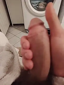 Snapshot of StirringOomph chatting on February 4, 2026, 11:09 pm StirringOomph online show from February 4, 2026, 11:09 pm