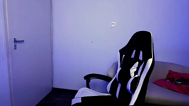 ShyHotNerd online show from November 10, 2025, 1:15 am