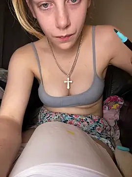 VioletxBlue online show from April 15, 2026, 8:42 pm