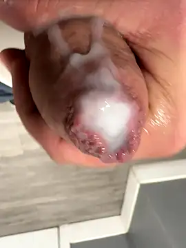 latinofhot online show from November 11, 2025, 9:26 pm