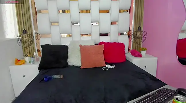 SolEvanss online show from February 19, 2025, 4:22 pm