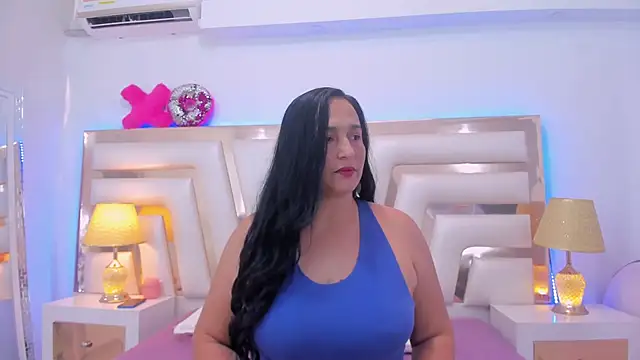 Snapshot of LucineArias chatting on January 9, 2025, 7:40 pm LucineArias online show from January 9, 2025, 7:40 pm