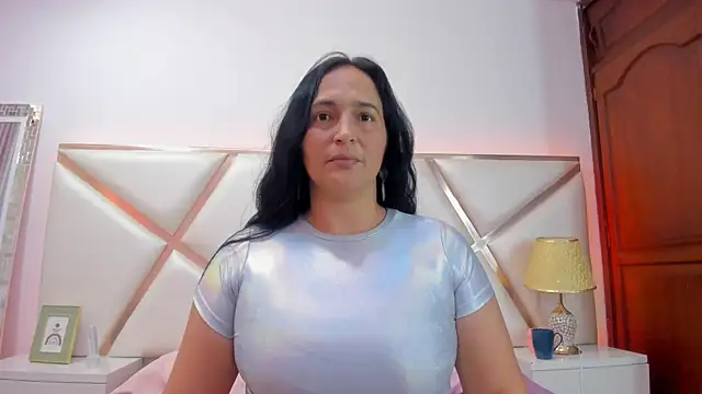 Snapshot of LucineArias chatting on January 15, 2025, 8:16 pm LucineArias online show from January 15, 2025, 8:16 pm