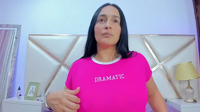 Snapshot of LucineArias chatting on February 8, 2025, 7:49 pm LucineArias online show from February 8, 2025, 7:49 pm