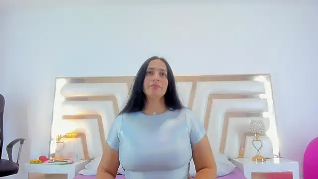 Snapshot of LucineArias chatting on February 11, 2025, 7:59 pm LucineArias online show from February 11, 2025, 7:59 pm