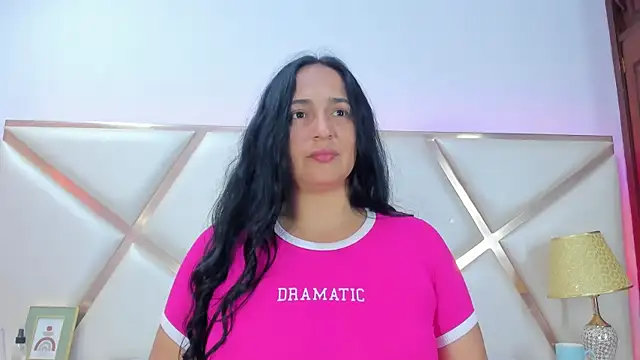 Snapshot of LucineArias chatting on February 17, 2025, 8:04 pm LucineArias online show from February 17, 2025, 8:04 pm