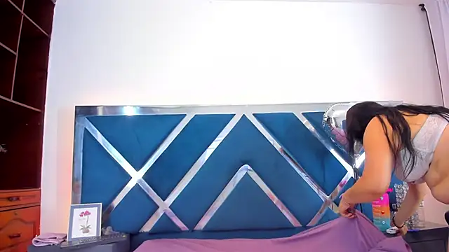 Snapshot of LucineArias chatting on February 26, 2025, 11:26 pm LucineArias online show from February 26, 2025, 11:26 pm