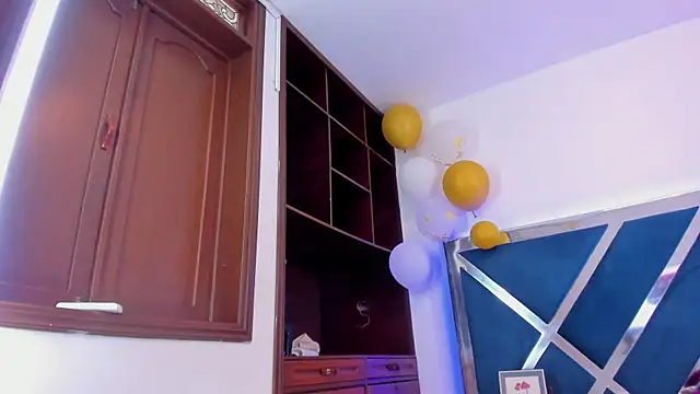 Snapshot of LucineArias chatting on December 5, 2025, 1:31 pm LucineArias online show from December 5, 2025, 1:31 pm